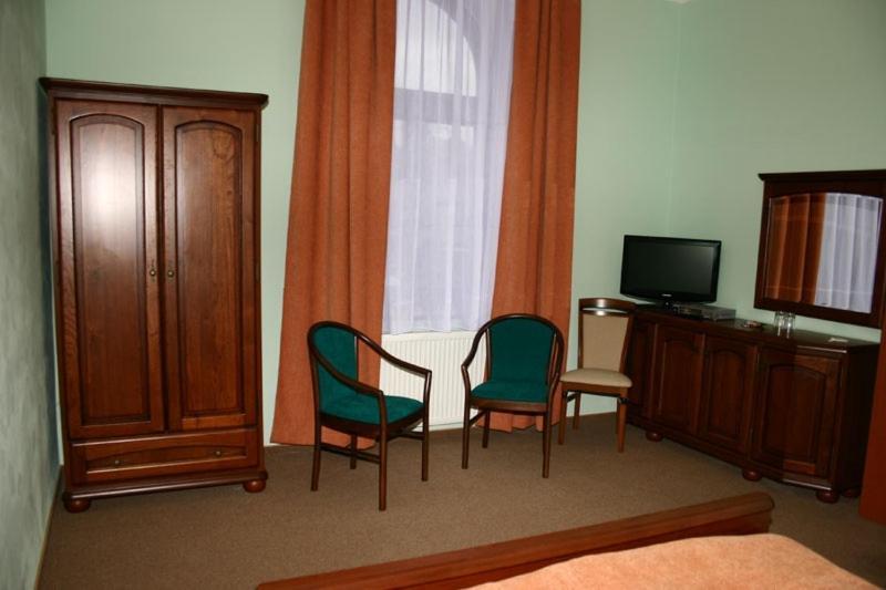 Hotel Zlaty Lev Louny Exterior foto